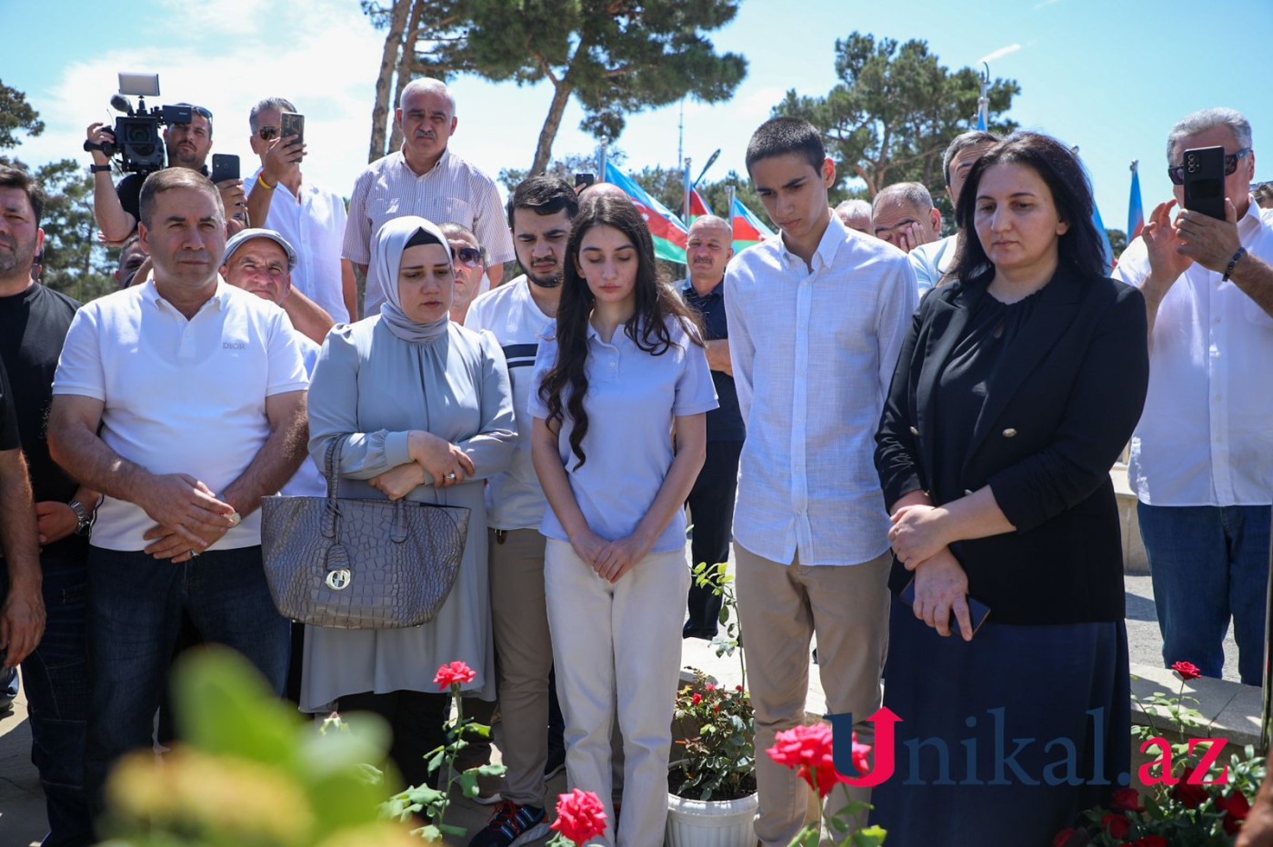 Ailəsi Polad Həşimovun məzarı başında - FOTOLAR
